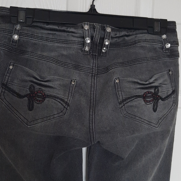 Woman's jeans - Picture 3 of 6